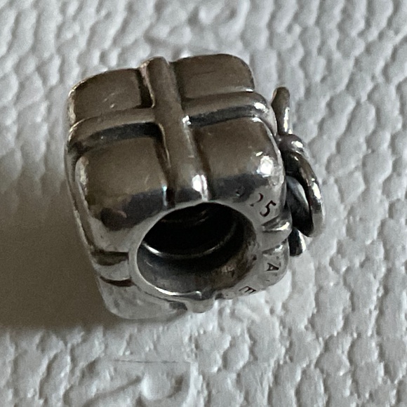 Pandora Silver Gift Charm Bracelet - Picture 4 of 4